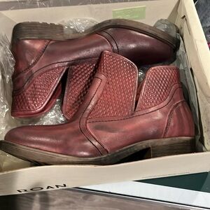 Roan Women's Red Winter Boots size 7.5